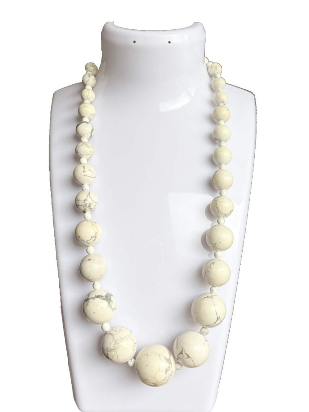 Vintage 1960s Graduated Howlite Beaded Necklace White Princess Length 18"